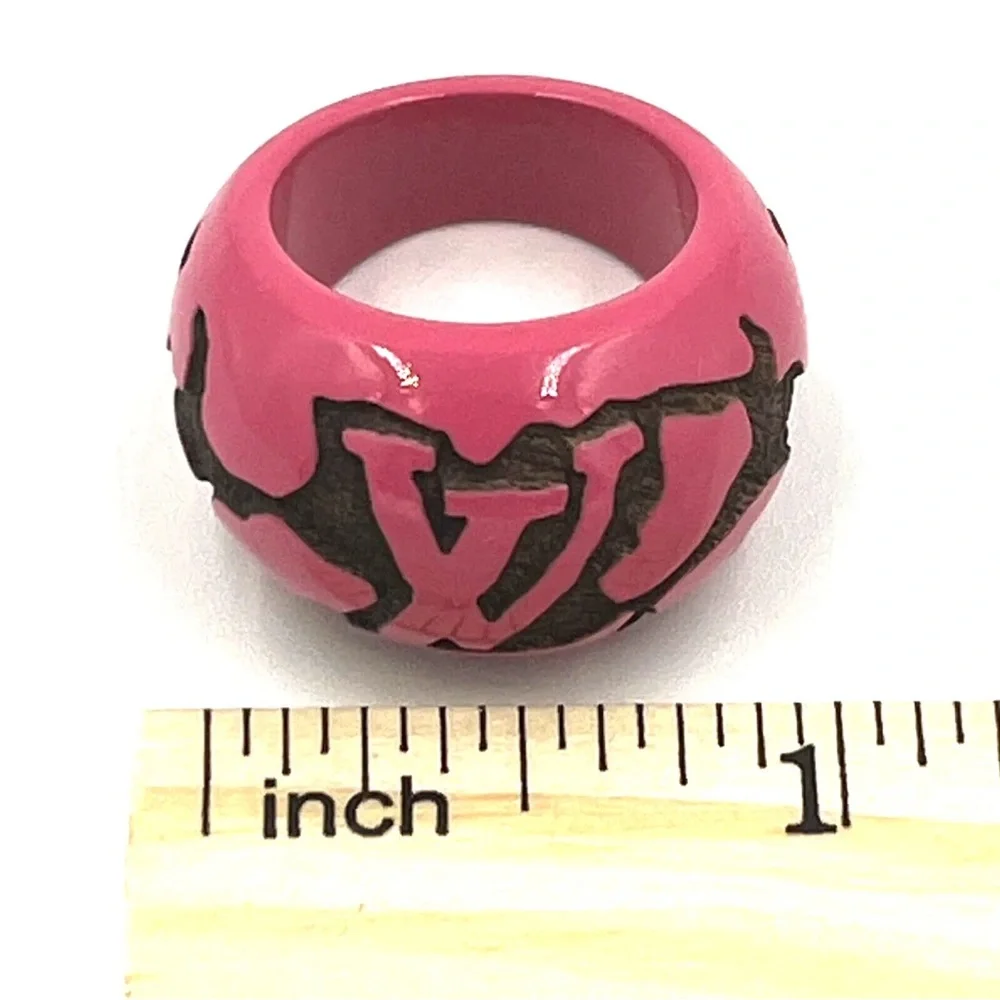 Pink LOUIS VUITTON Wood Berg Leo Monogram Ring - Picture 7 of 10
